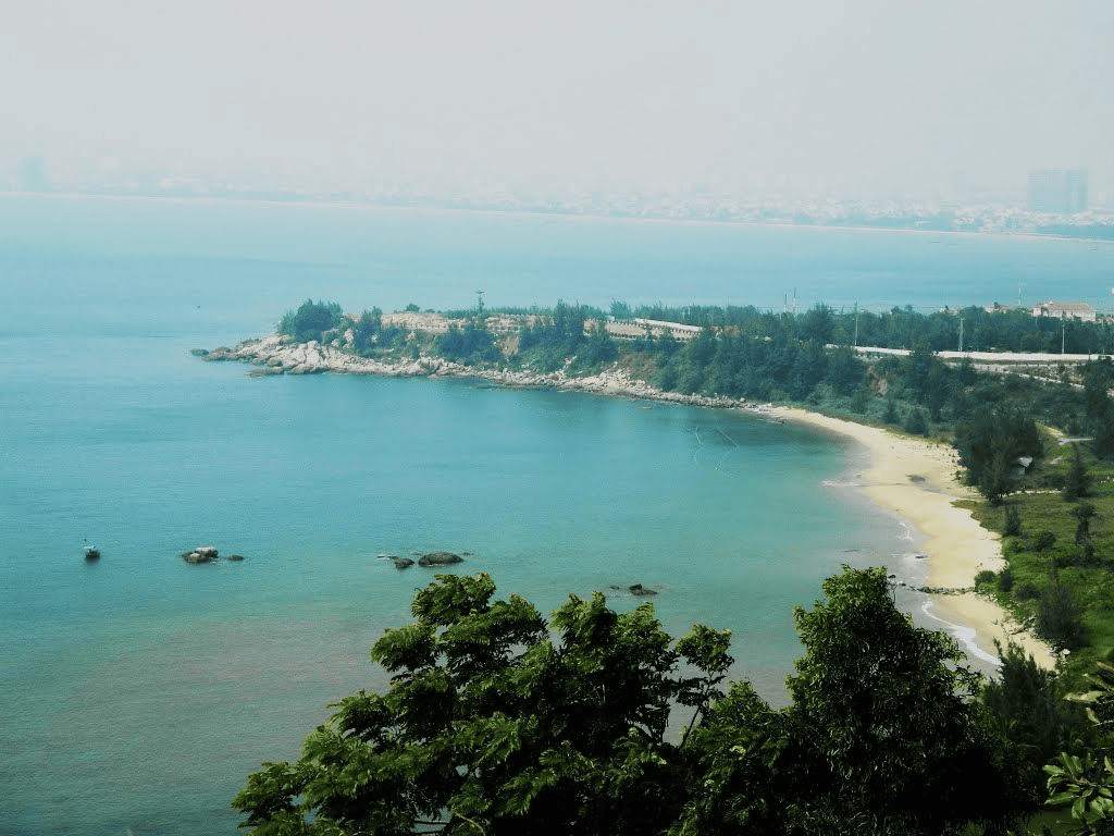 Bãi Bụt mang lại cảm giác yên tĩnh