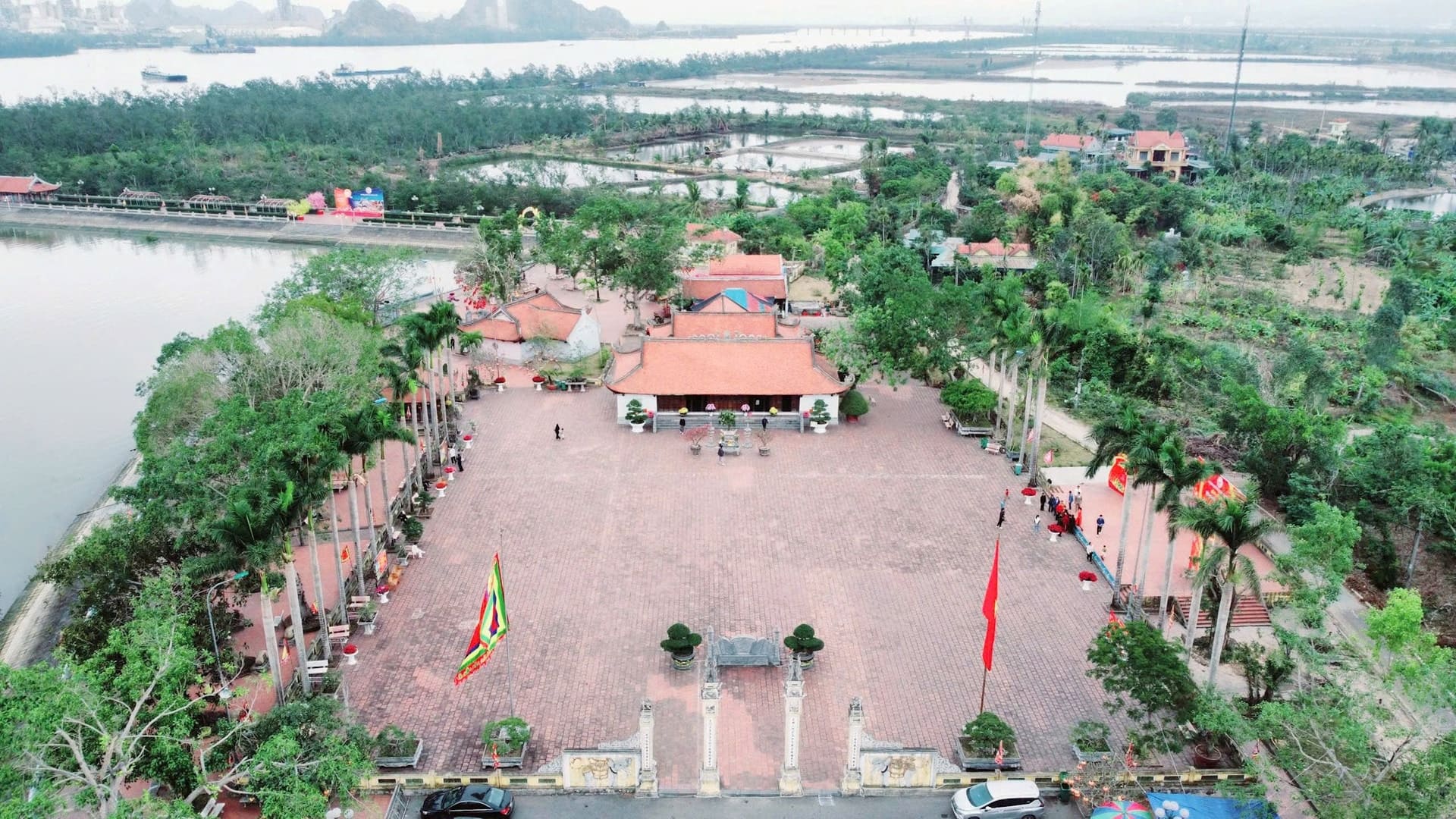 Khu di tích đền Trần Hưng Đạo và Miếu Vua Bà Quảng Ninh