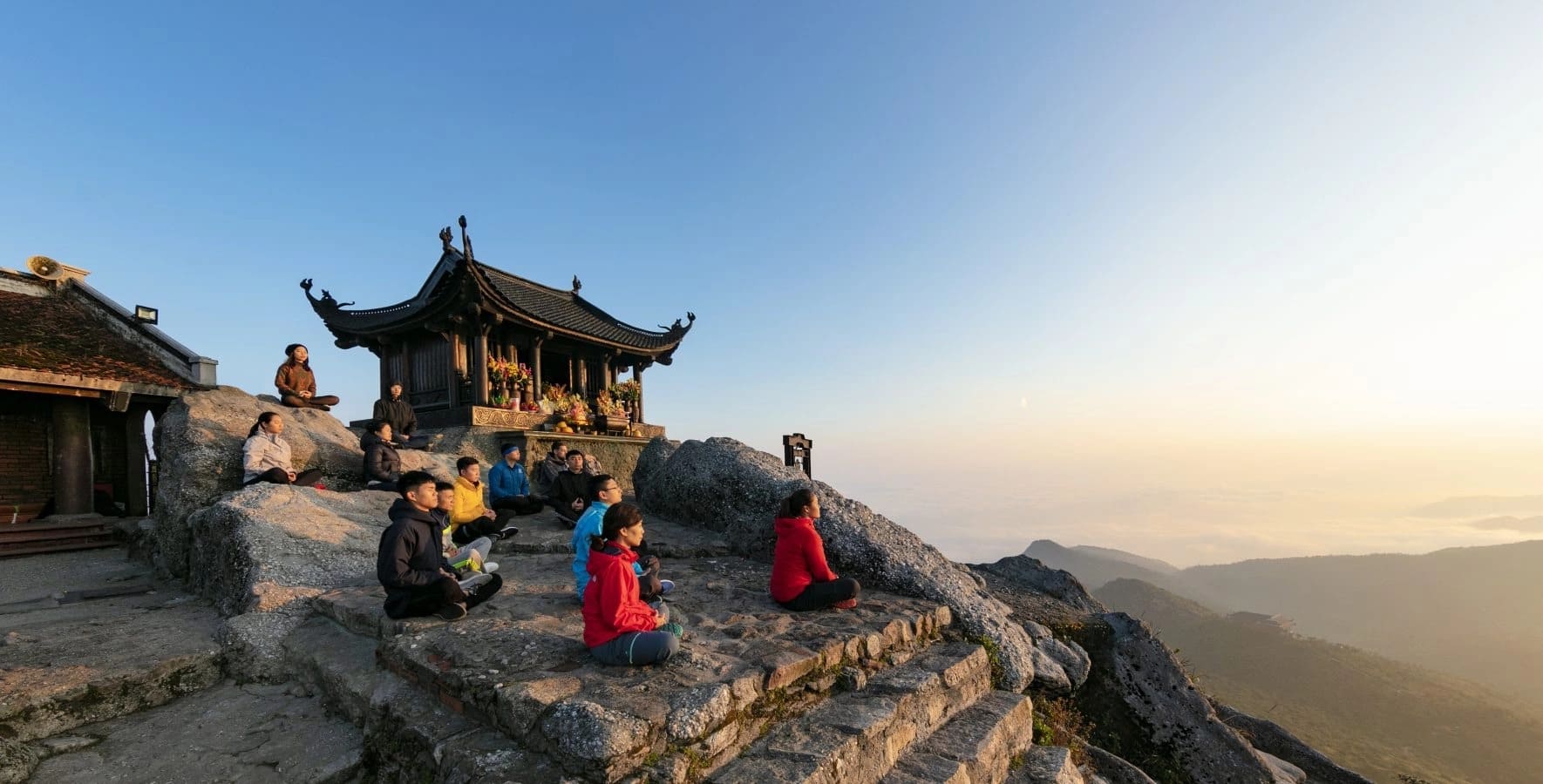 Chùa Đồng linh thiêng trên đỉnh núi Yên Tử Quảng Ninh