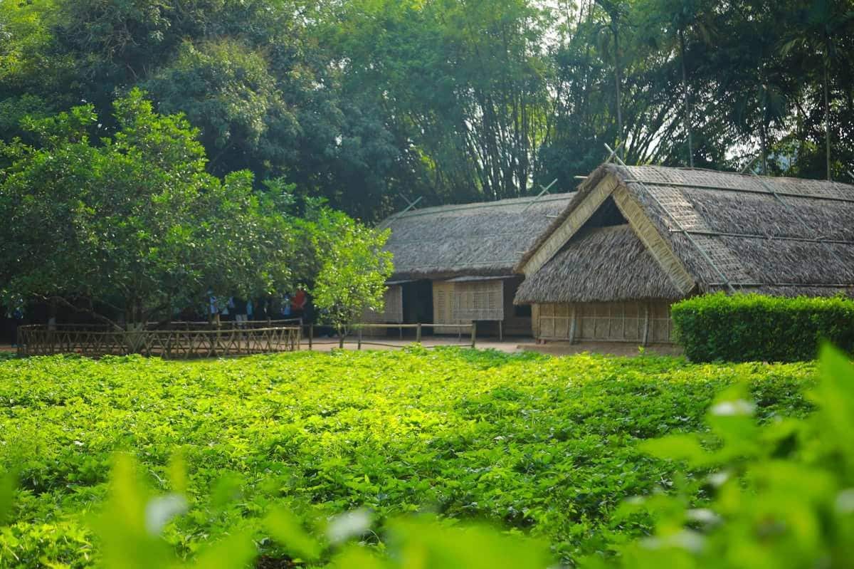 Du khách thong thả khám phá các di tích lịch sử ngoài trời tại Nghệ An vào buổi Sáng - Chiều