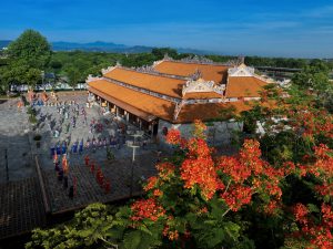 Mái điện nắng phủ, nò sáo sương giăng