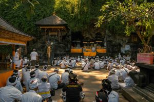 Ghé thăm Goa Lawah, ngôi đền nằm sát mép biển ở Bali