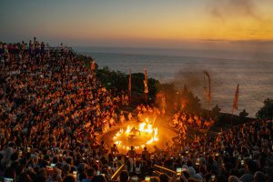 Uluwatu, nơi lửa và tiếng người kể chuyện ngàn năm