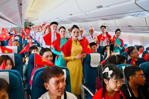 Giai điệu Quốc khánh vang lên ở độ cao 10.000 mét trên chuyến bay Vietnam Airlines