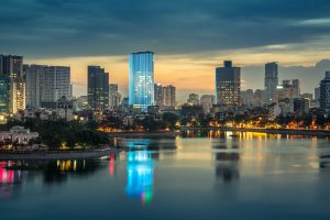 Hà Nội soi bóng trên mặt gương xanh